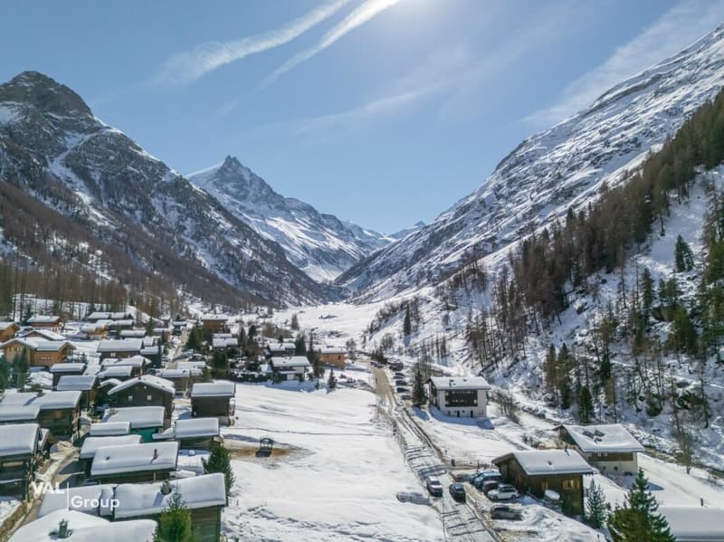 Charmant chalet aux élégances alpines dans un décor à couper le souffle (11)