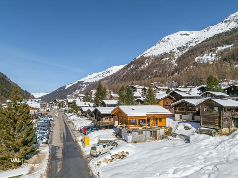 Charmant chalet aux élégances alpines dans un décor à couper le souffle (8)