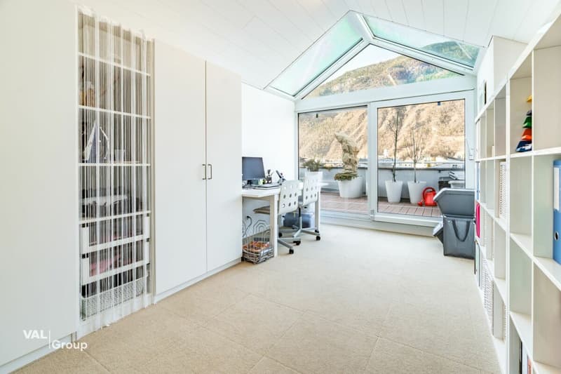 Exklusive 4,5-Zimmer-Attikawohnung mit Lift direkt in die Wohnung und grosser Panoramaterrasse in Visp (9)