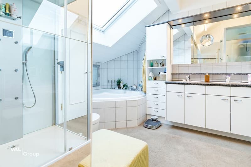 Exklusive 4,5-Zimmer-Attikawohnung mit Lift direkt in die Wohnung und grosser Panoramaterrasse in Visp (13)
