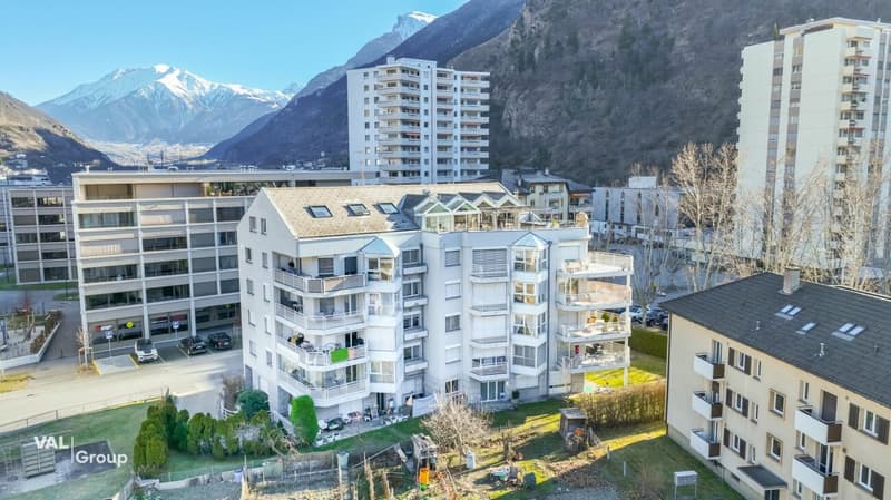 Exklusive 4,5-Zimmer-Attikawohnung mit Lift direkt in die Wohnung und grosser Panoramaterrasse in Visp (2)