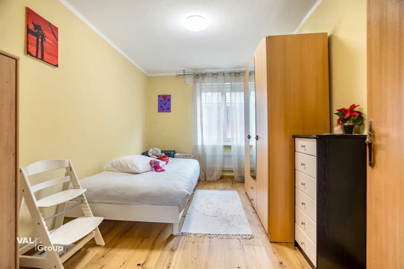 Stilvoll renoviert mit viel Platz und Charme (11)