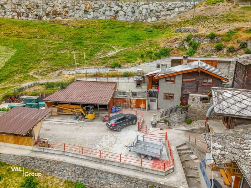 Charmantes Bergdomizil mit vielseitigen Möglichkeiten (11)