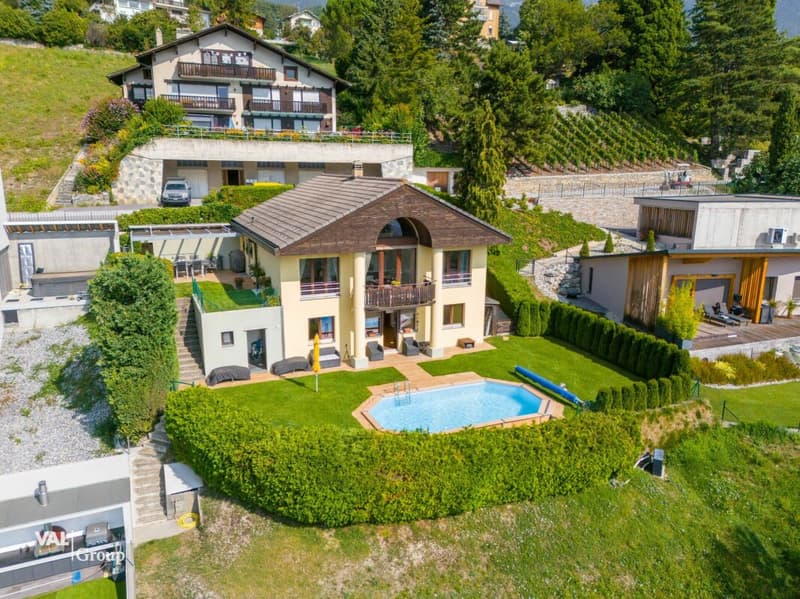 Villa de Charme avec Vue Panoramique et Piscine à Venthône (19)