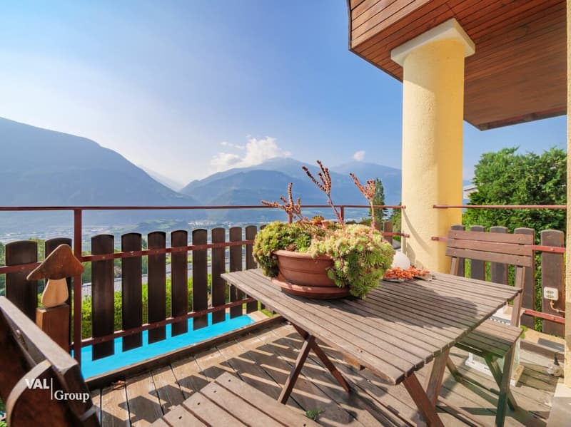 Villa de Charme avec Vue Panoramique et Piscine à Venthône (17)