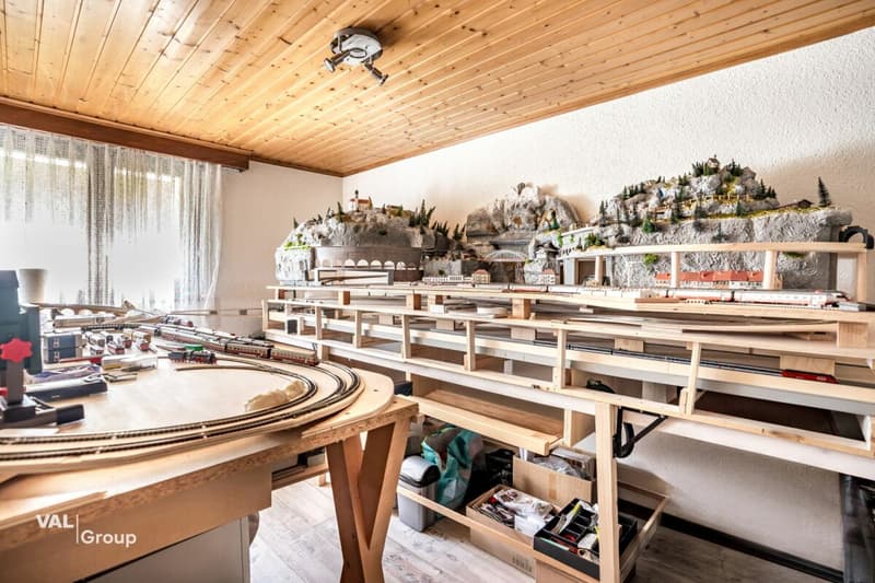 Maison chaleureuse avec jardin, garage double et annexe (8)