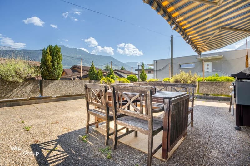 Maison chaleureuse avec jardin, garage double et annexe (12)