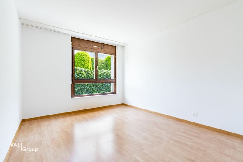 Agréable, avec bel espace jardin, à deux pas de la capitale (7)