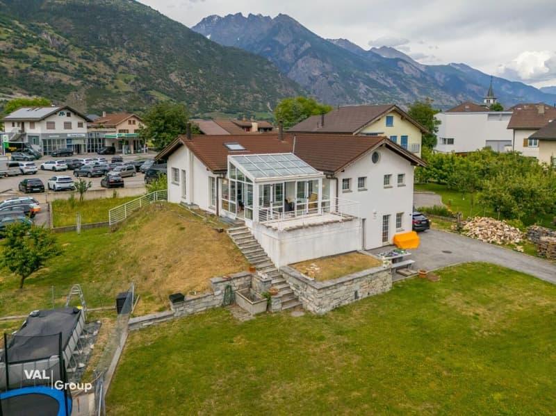 Gepflegtes Familienhaus mit Bergsicht und Wintergarten (1)