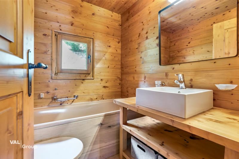 Vue, confort et bien-être! Superbe chalet meublé à La Tzoumaz (10)