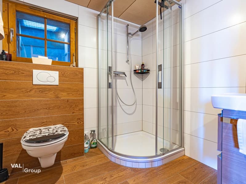 Seltenes Bijou über dem Rhonetal: Off-Grid-Chalet mit Traumaussicht (9)