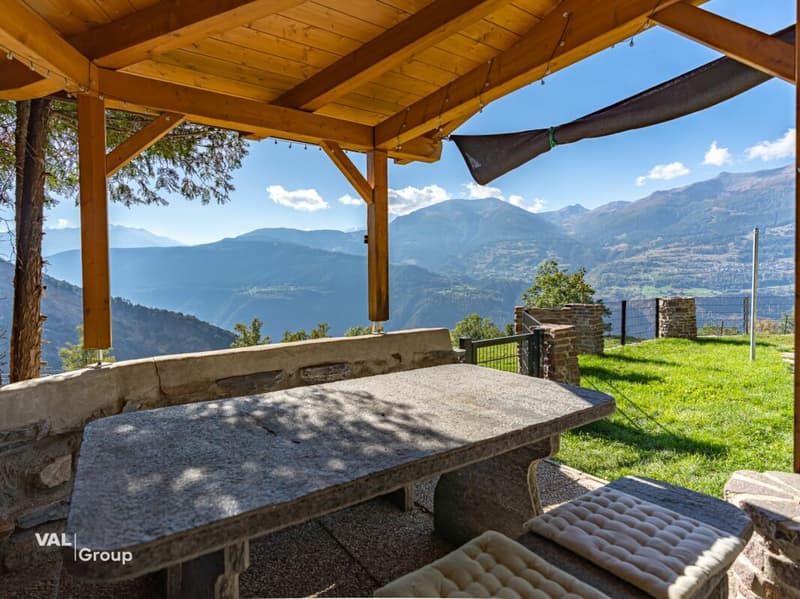 Seltenes Bijou über dem Rhonetal: Off-Grid-Chalet mit Traumaussicht (12)