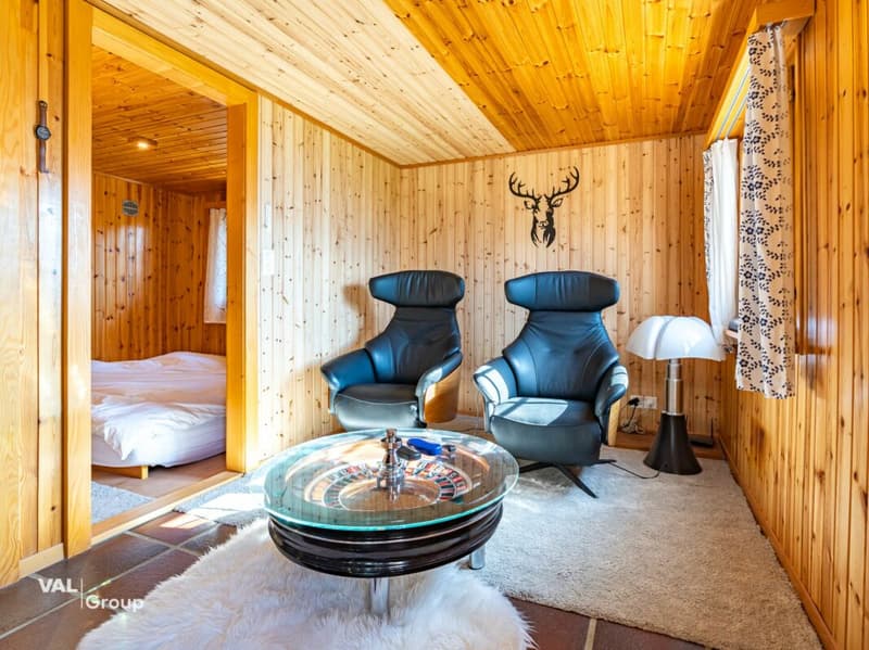 Seltenes Bijou über dem Rhonetal: Off-Grid-Chalet mit Traumaussicht (6)
