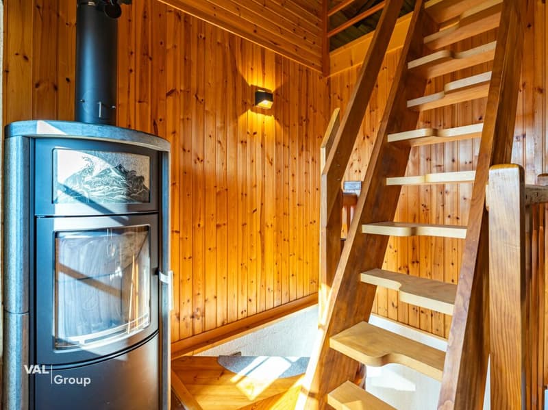 Seltenes Bijou über dem Rhonetal: Off-Grid-Chalet mit Traumaussicht (8)
