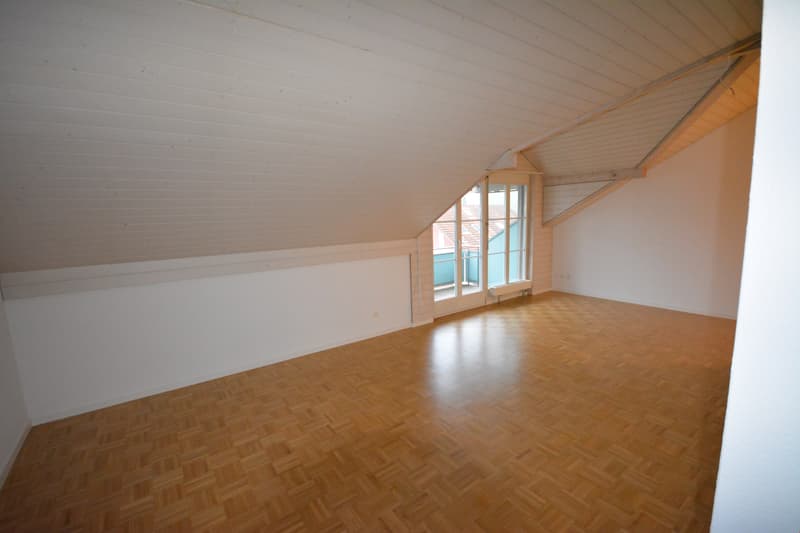 "Heimelige" 1.5-Zimmerdachwohnung mit Balkon (1)