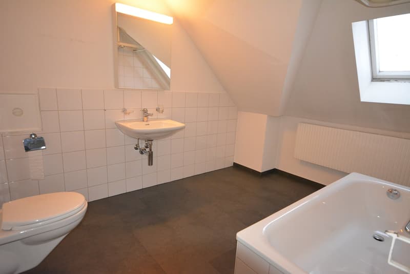 Charmante 1.5-Zimmer-Dachwohnung an der Länggassstrasse in Bern (6)