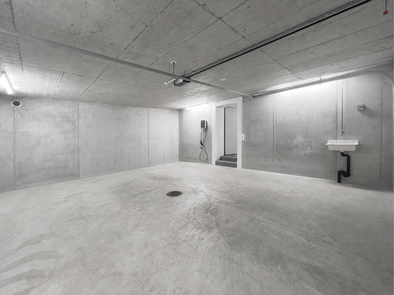 Garage mit Hauseingang im Untergeschoss