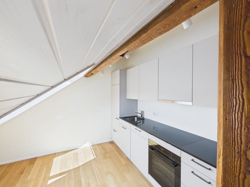 Charmante 1.5-Zimmer-Altbauwohnung im 5. OG in Wil SG – ruhige Lage mit schöner Aussicht (1)