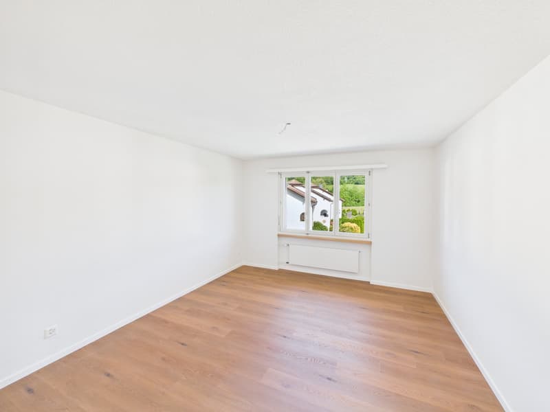 Helle und renovierte 4.5-Zimmerwohnung mit Balkon (4)