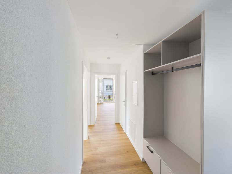 Renovierte 3.5-Zimmer-Wohnung mit Balkon und schöner Aussicht (8)