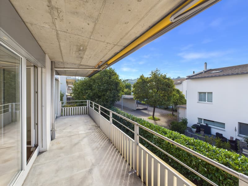 Renovierte 3.5-Zimmer-Wohnung mit Balkon und schöner Aussicht (5)