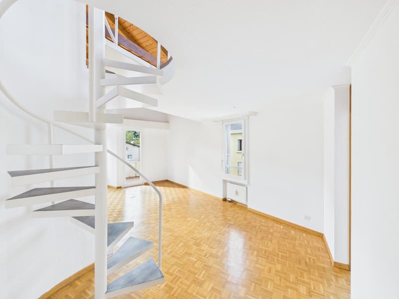 Grosszügige 6-Zimmer-Dachwohnung an ruhiger Lage in Uzwil (2)