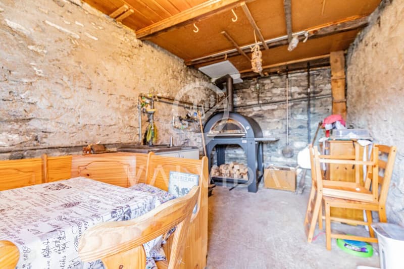 Tradition meets Modernity - lovingly renovated 5.5-room apartment with vegetable garden (17)