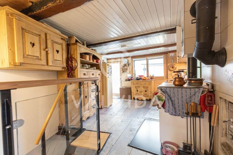 Tradition meets Modernity - lovingly renovated 5.5-room apartment with vegetable garden (6)