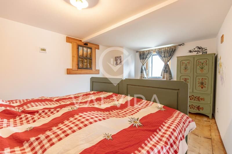 Tradition meets Modernity - lovingly renovated 5.5-room apartment with vegetable garden (10)