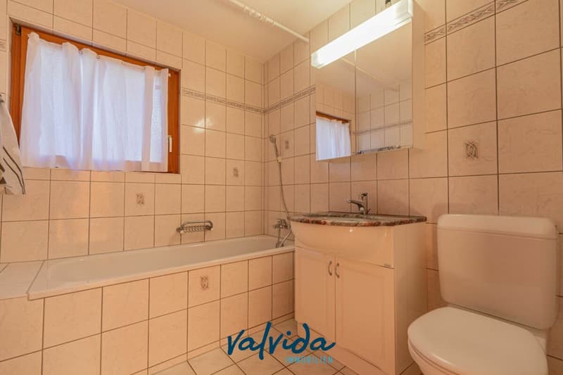 Vivere dove gli altri fanno vacanza - chalet di 5 locali con panorama a Feschel (16)
