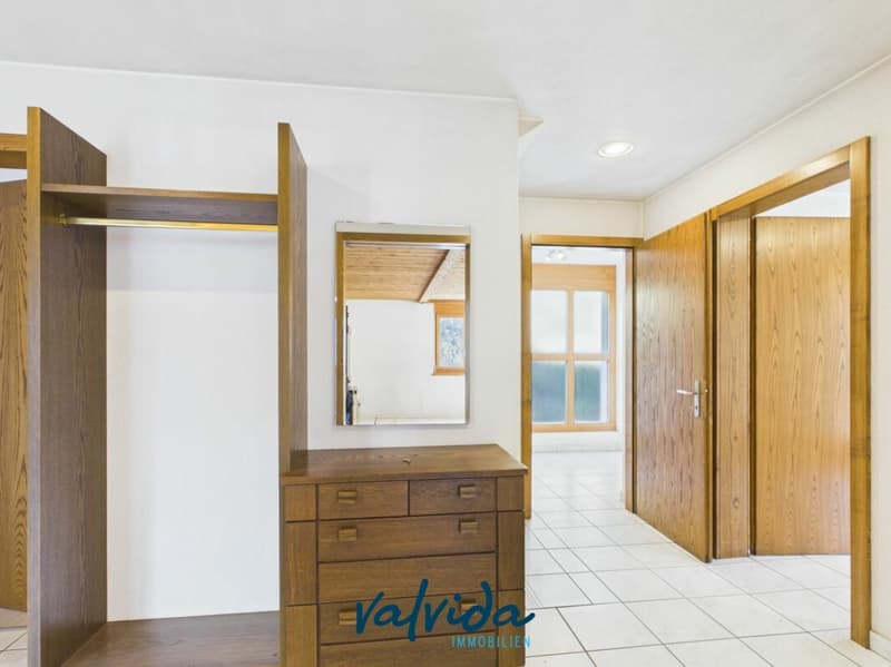 Family-friendly two-family house with development potential in Staldenried (19)