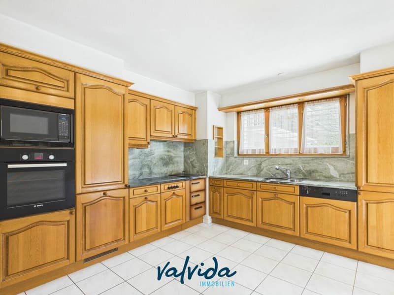 Family-friendly two-family house with development potential in Staldenried (6)