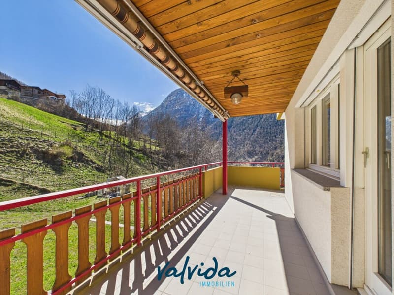 Family-friendly two-family house with development potential in Staldenried (4)