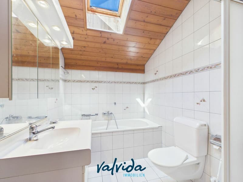 Family-friendly two-family house with development potential in Staldenried (8)