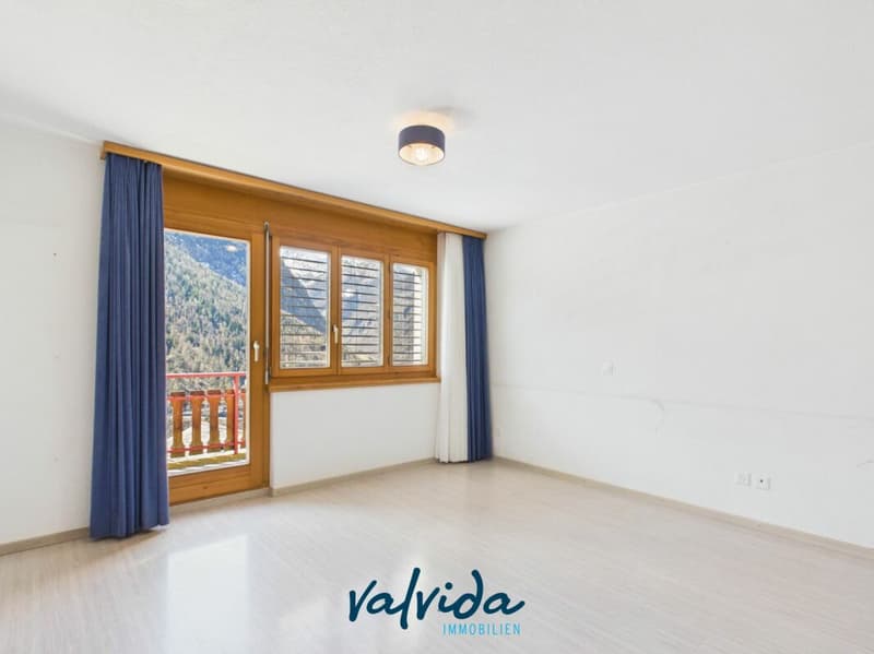 Family-friendly two-family house with development potential in Staldenried (10)