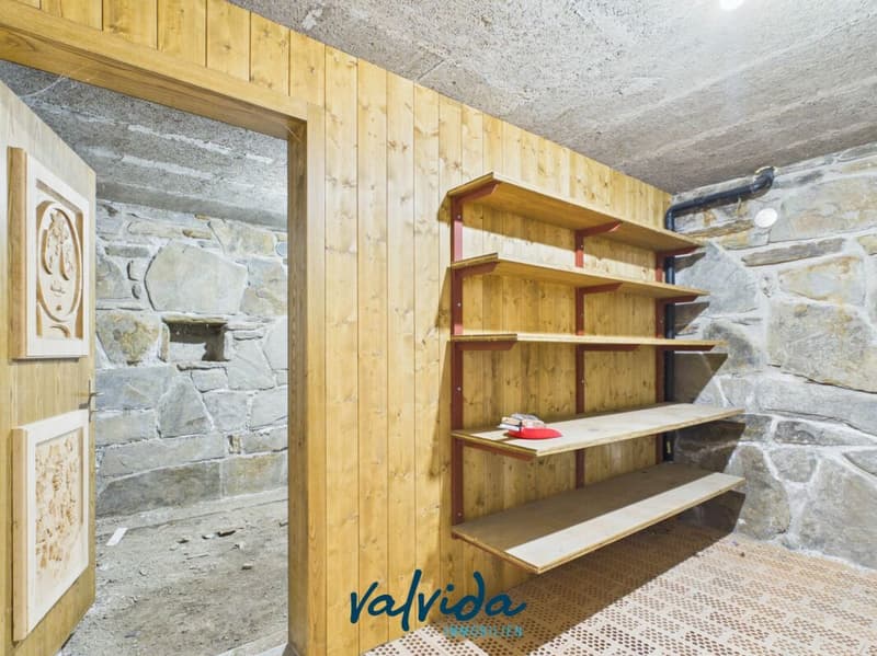 Family-friendly two-family house with development potential in Staldenried (24)