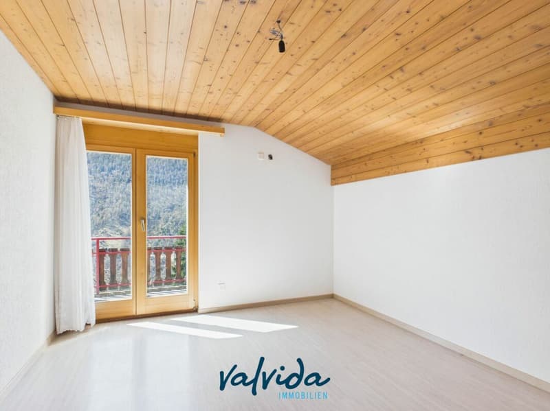 Family-friendly two-family house with development potential in Staldenried (16)