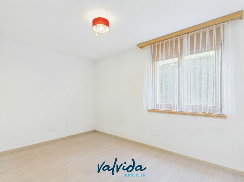 Family-friendly two-family house with development potential in Staldenried (9)