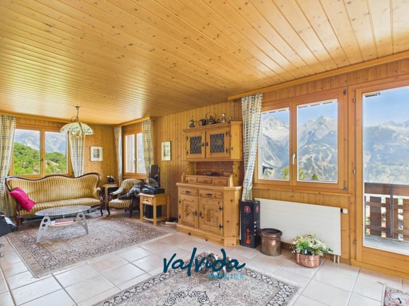Charmantes, alleinstehendes Chalet mit viel Umschwung in Unterbäch (4)