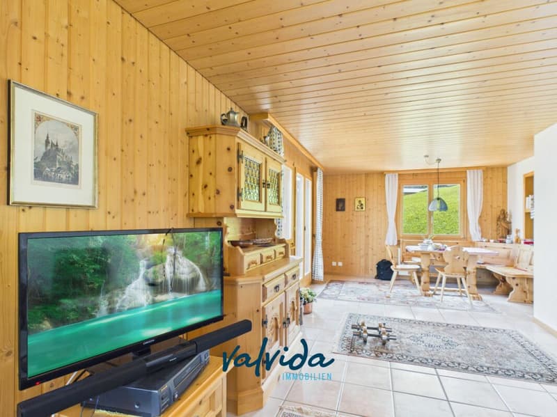 Charmantes, alleinstehendes Chalet mit viel Umschwung in Unterbäch (6)