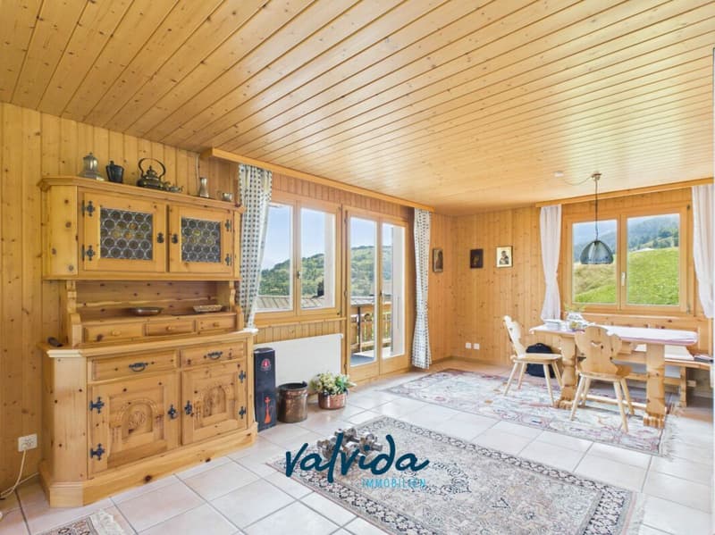 Charmantes, alleinstehendes Chalet mit viel Umschwung in Unterbäch (5)