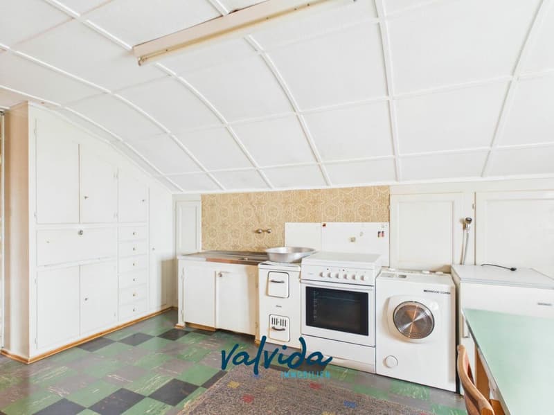 Grosszügige 3.5-Zimmer-Dachwohnung im Herzen von Unterbäch (4)