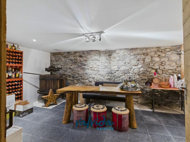 Ein Raumwunder der Extraklasse - hochwertig saniertes 5.5-Zimmer-Reihenhaus in Gampel (5)