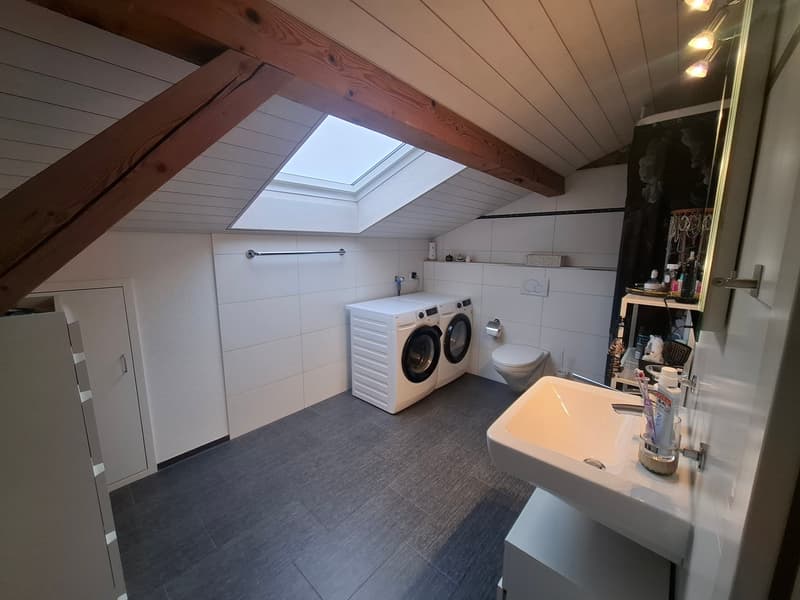 Charmante 2.5-Zimmer-Dachgeschosswohnung in Escholzmatt (3)