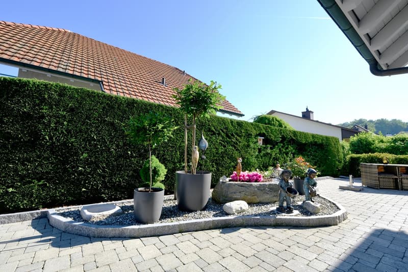 Ein charmantes, sehr gepflegtes Zuhause mit bezauberndem Garten sucht neuen Eigentümer. (4)
