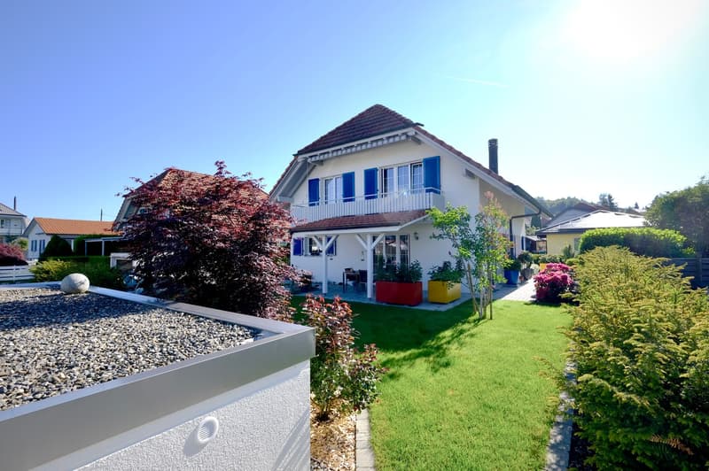 Ein charmantes, sehr gepflegtes Zuhause mit bezauberndem Garten sucht neuen Eigentümer. (6)