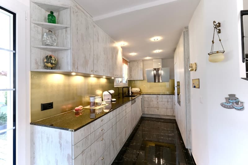 Ein charmantes, sehr gepflegtes Zuhause mit bezauberndem Garten sucht neuen Eigentümer. (10)