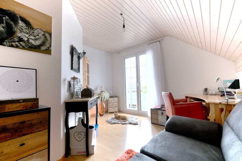 Ein charmantes, sehr gepflegtes Zuhause mit bezauberndem Garten sucht neuen Eigentümer. (12)