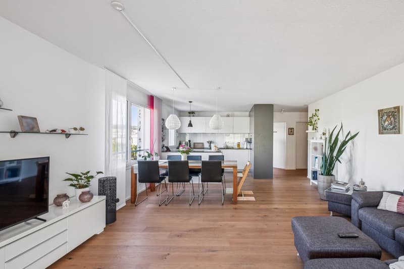 Moderne, perfekt durchdachte 31⁄2 Zimmer-Wohnung zentral und naturnah gelegen in Safenwil (3)