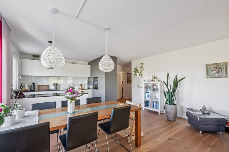 Moderne, perfekt durchdachte 31⁄2 Zimmer-Wohnung zentral und naturnah gelegen in Safenwil (2)
